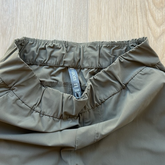 Vuori Miles Ankle Pants in Pistachio - Size S - EUC - Picture 2 of 12